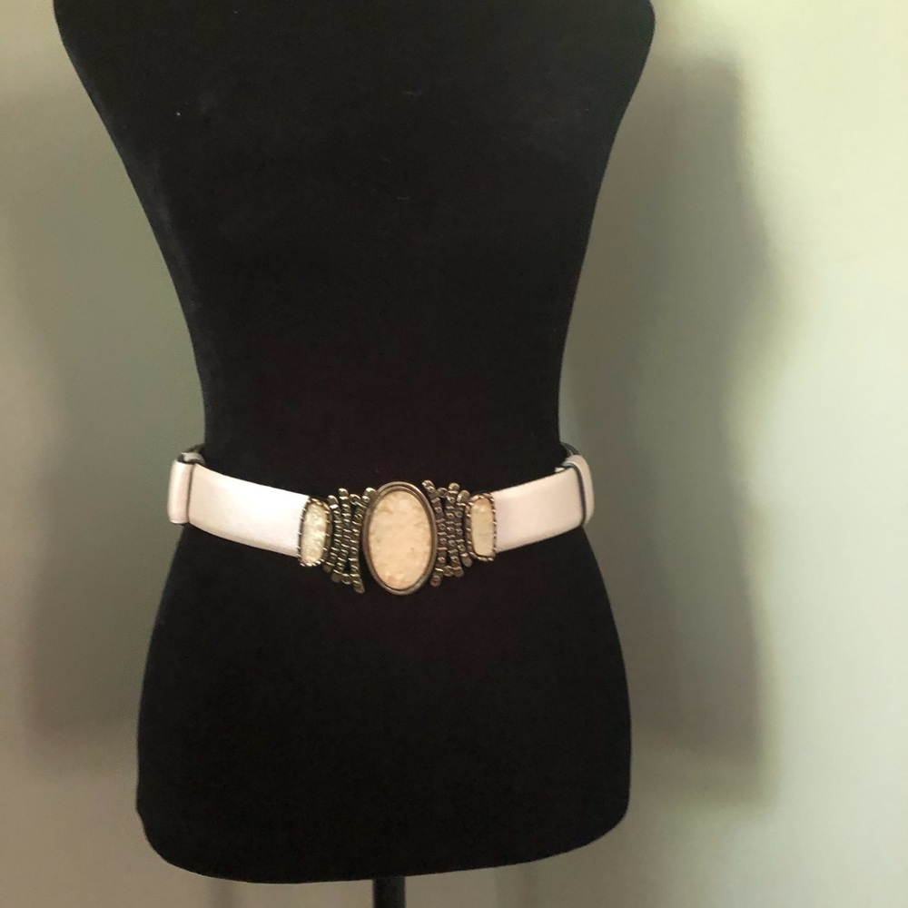 Cream belt with stone buckle.